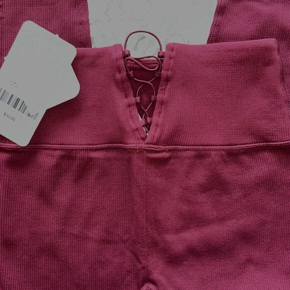 *NWT* Fabletics Statement High Waisted Leggings Suze XSmall Burgundy Red New - Picture 2 of 3